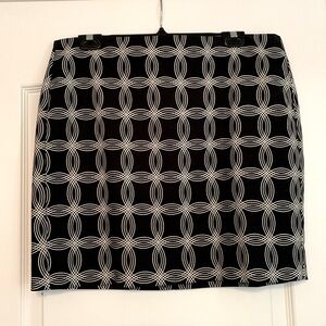 Banana Republic women’s skirt, black, white, size 12.